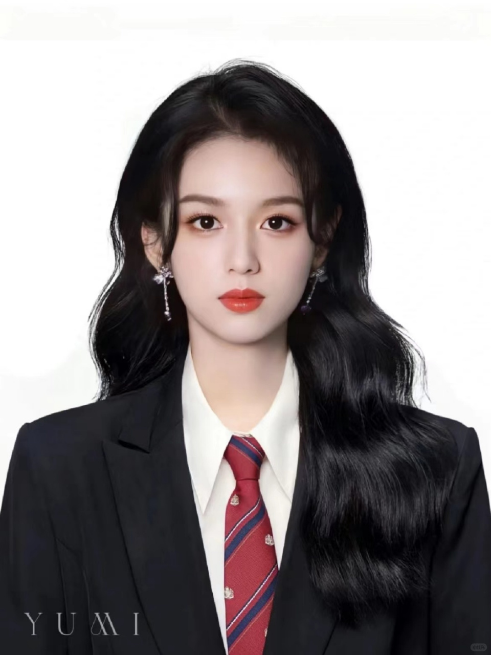 卧槽,周也证件照绝美 啊,家人谁懂哦,我真的超级爱周也的颜,她就是我