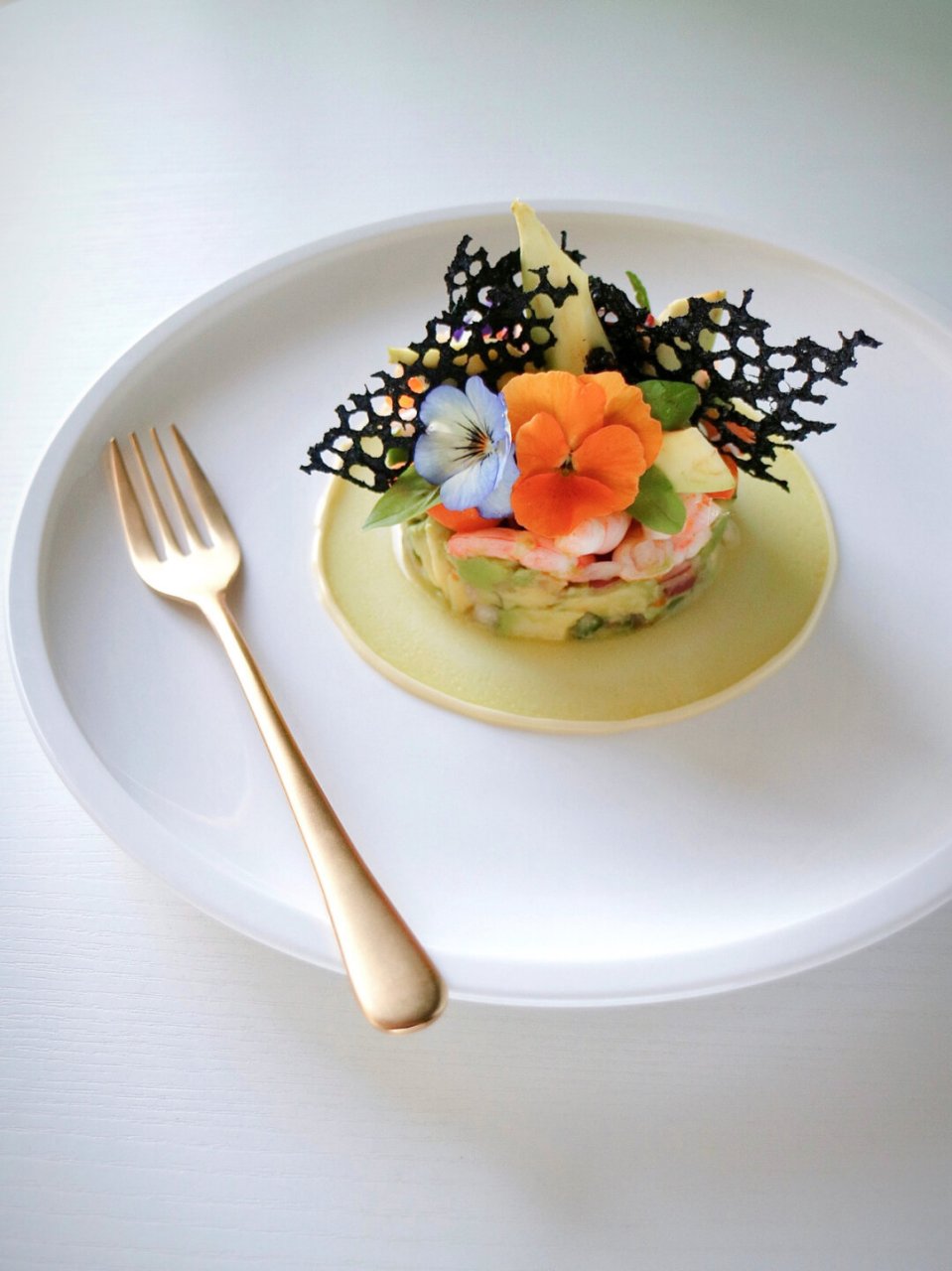 高颜值沙拉摆盘:鲜虾牛油果沙拉 轻盈而清爽的沙拉, 搭配不同颜色的