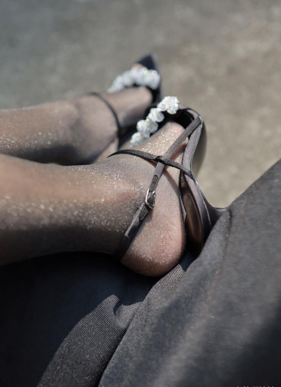 高跟鞋,小脚无处休息