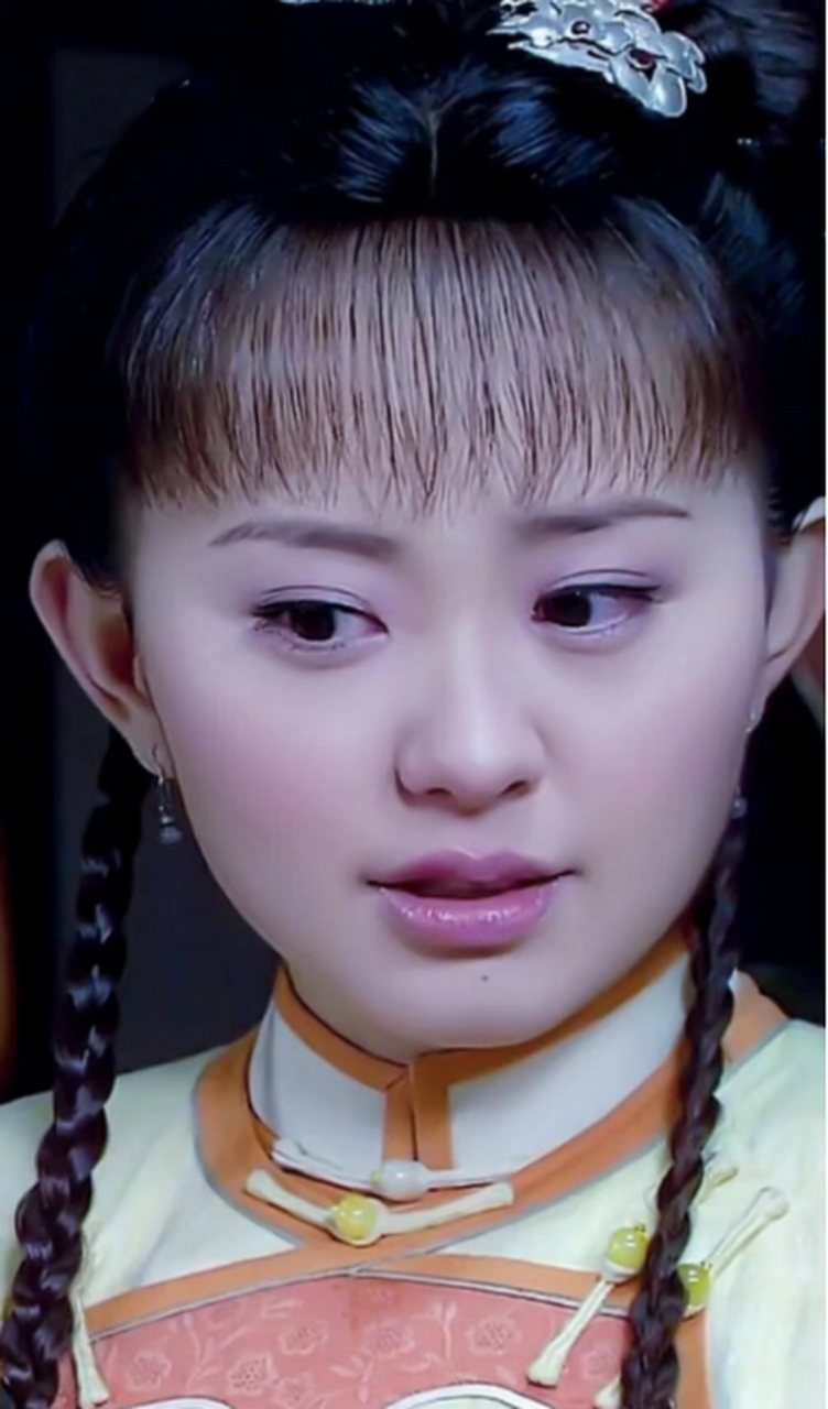 孙耀琦以其清纯可爱的形象备受瞩目,原本琼瑶阿姨有意让她出演小