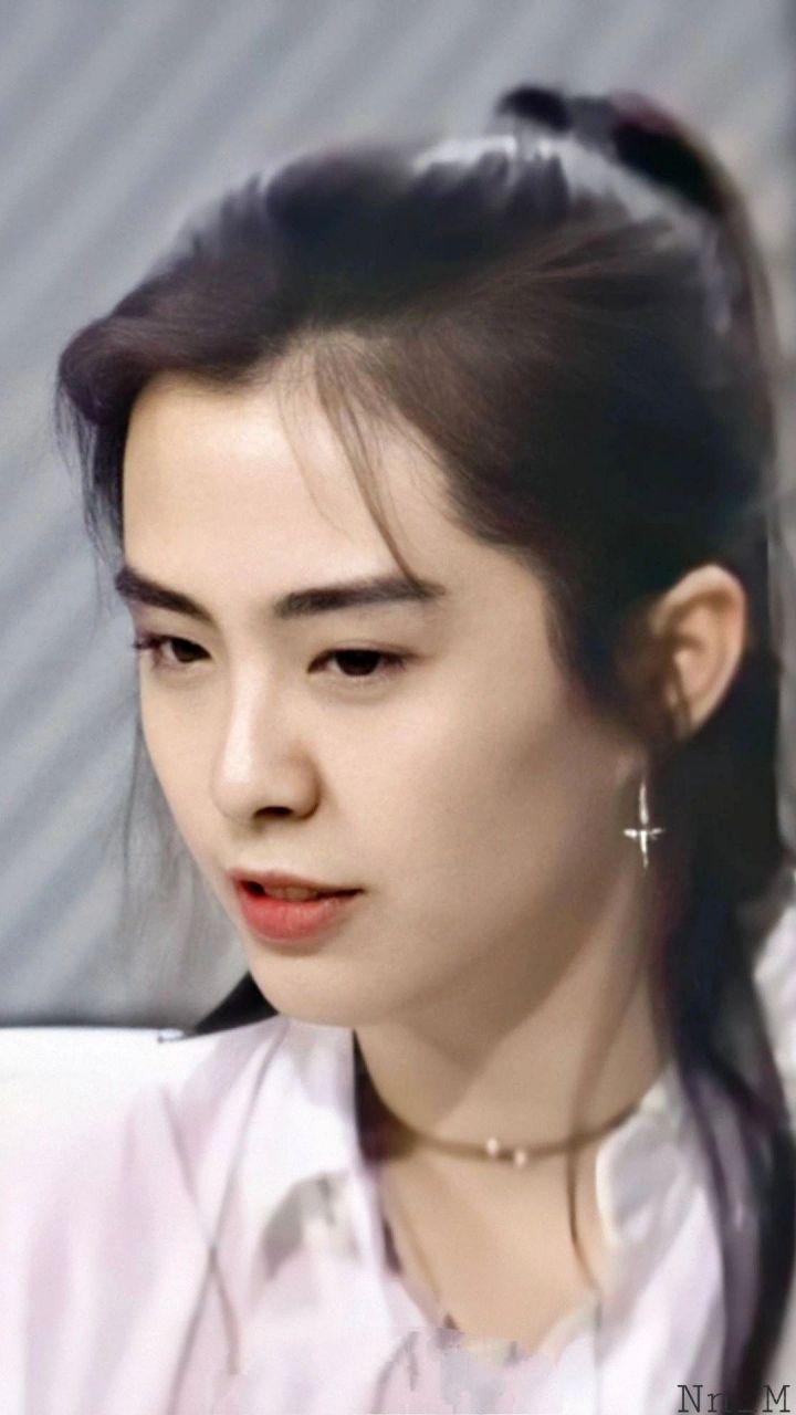 王祖贤是一名 台湾电影女演员,籍贯是安徽舒城.