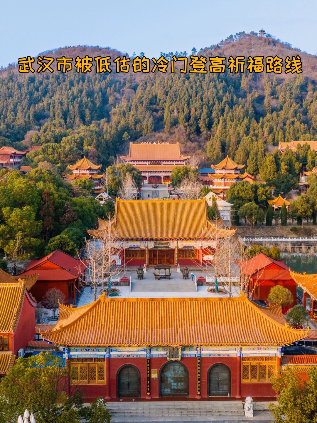 在龙泉山脚下的古寺庙为新的一年祈福许愿聆听历史的回响