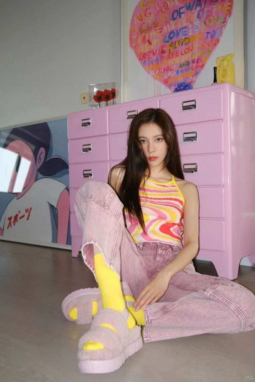 "时髦精"宋妍霏上海豪宅曝光啦 宋妍霏是我的多巴胺女孩,她从小家庭