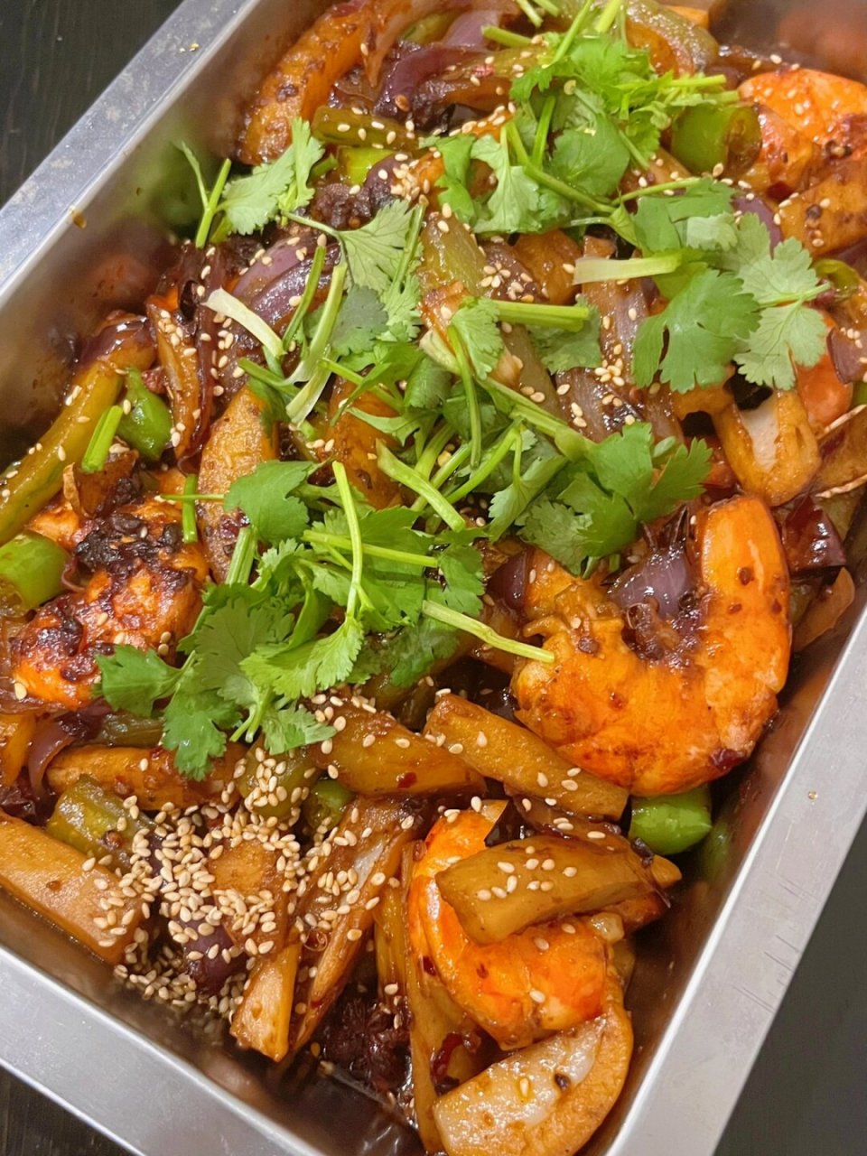 简单干锅虾  9595 主料大军:鲜嫩的虾,香糯的土豆,清爽的黄瓜和