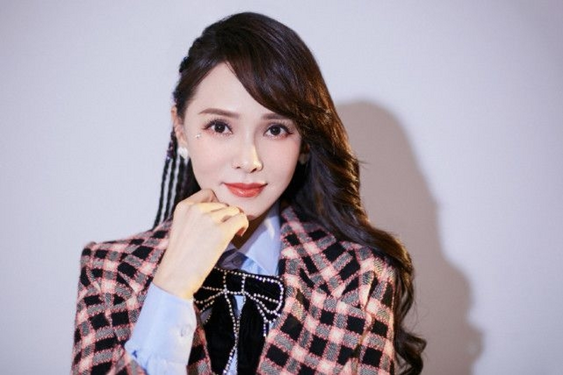 伊能静温柔地娓娓道来: "我喜欢儿子的穿搭,喜欢他的审美,喜欢他的