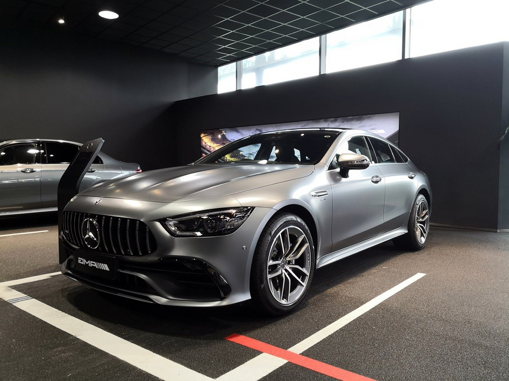 奔驰amg-gt四门跑车gt50和gt53怎么选?