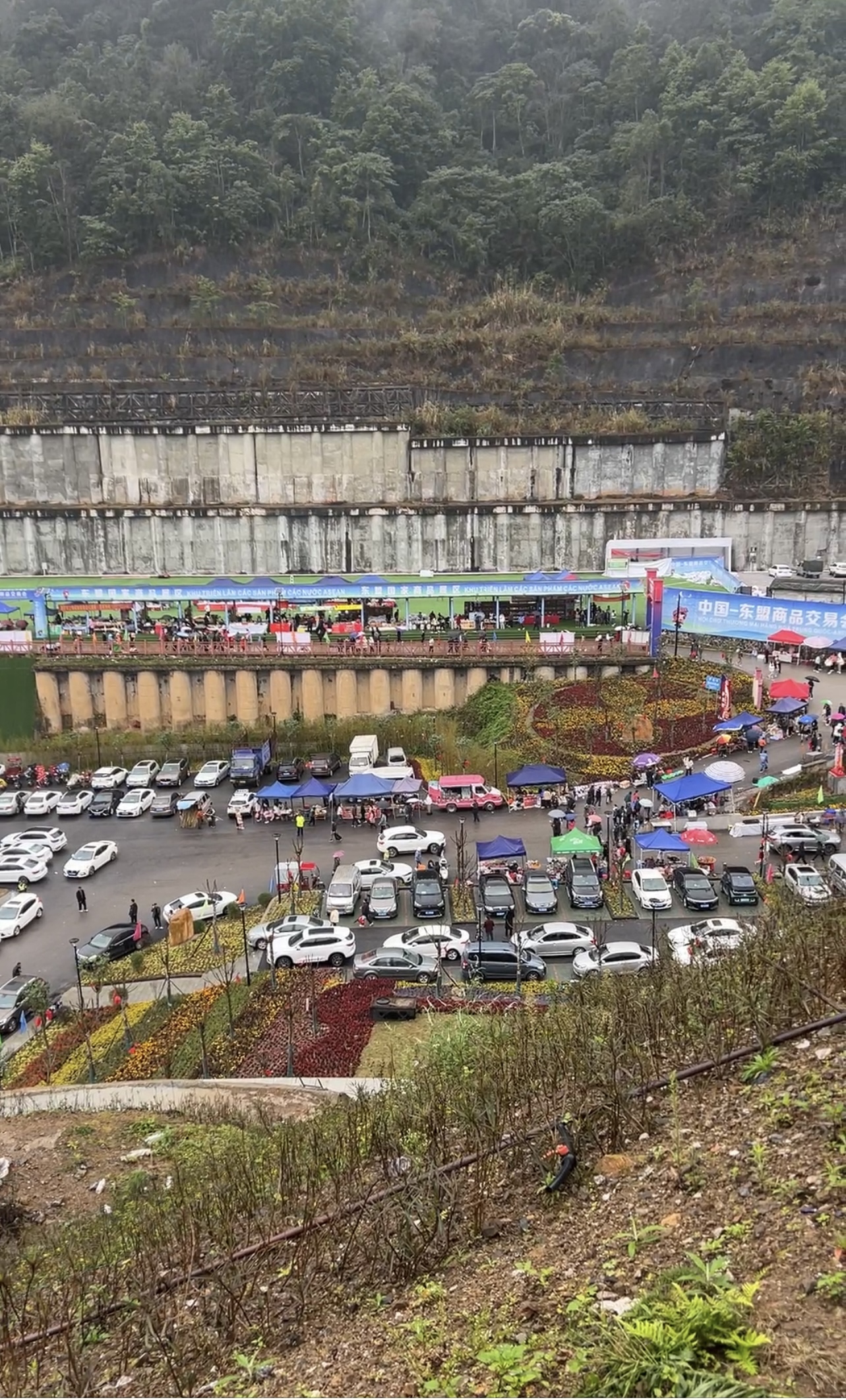 疫情结束后的中国龙邦口岸的第一个春节