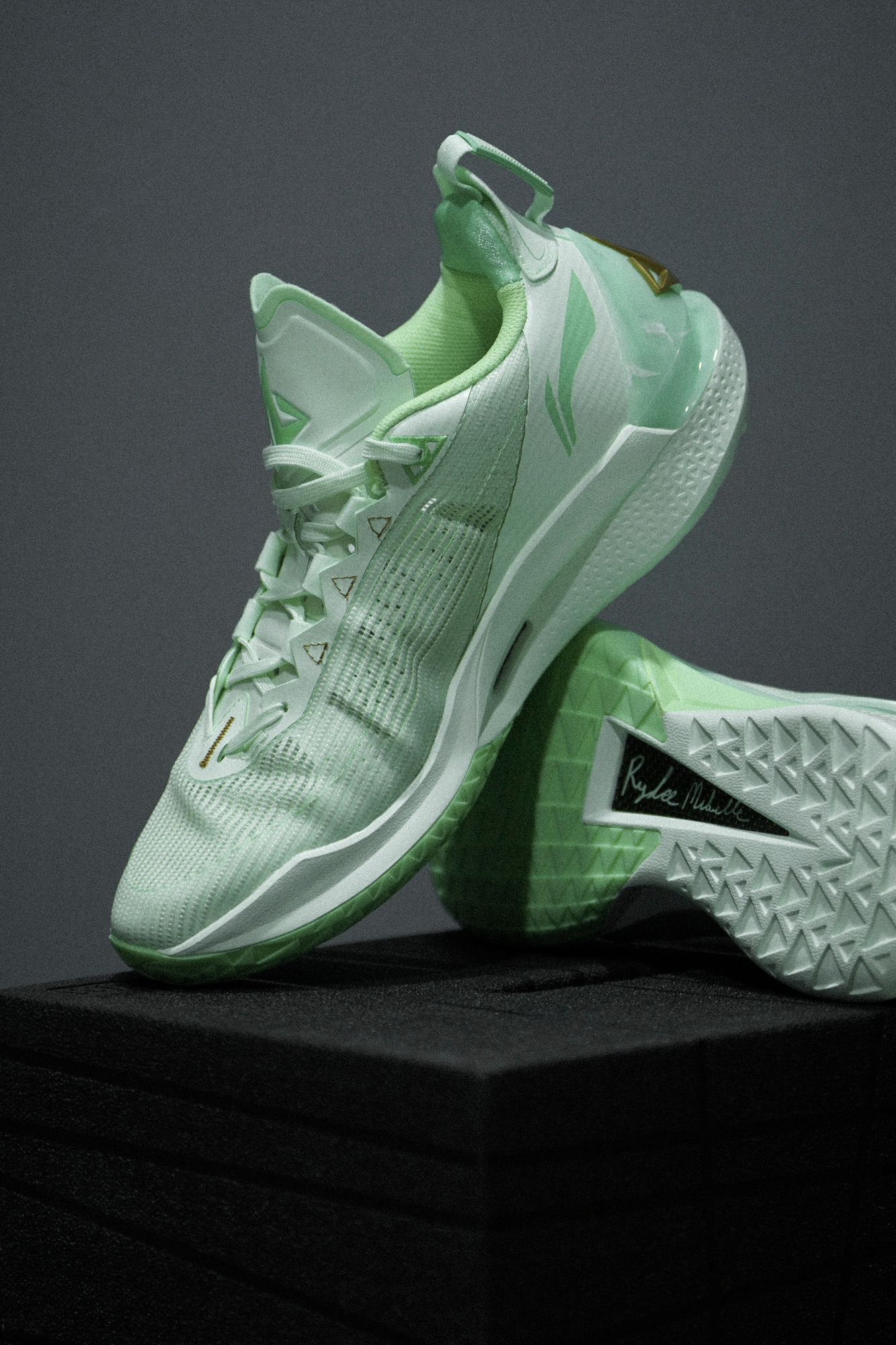 李宁巴特勒2代签名球鞋"玉石"配色来袭!中国人对玉器情有独钟