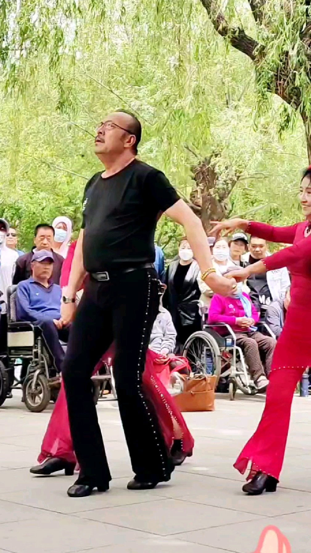 高冷的劳动公园网红跳舞大爷