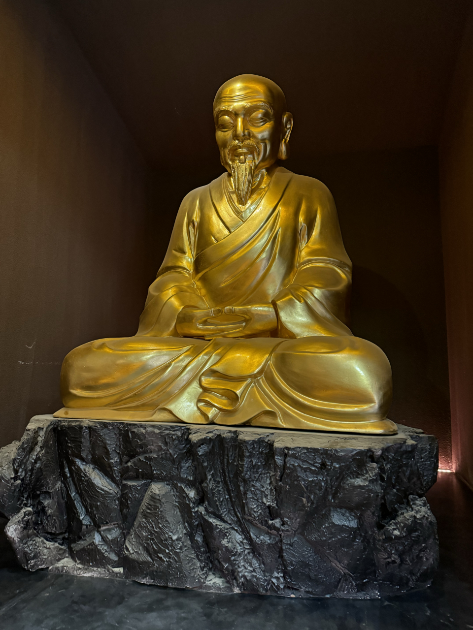 白马寺祖师殿内的佛像