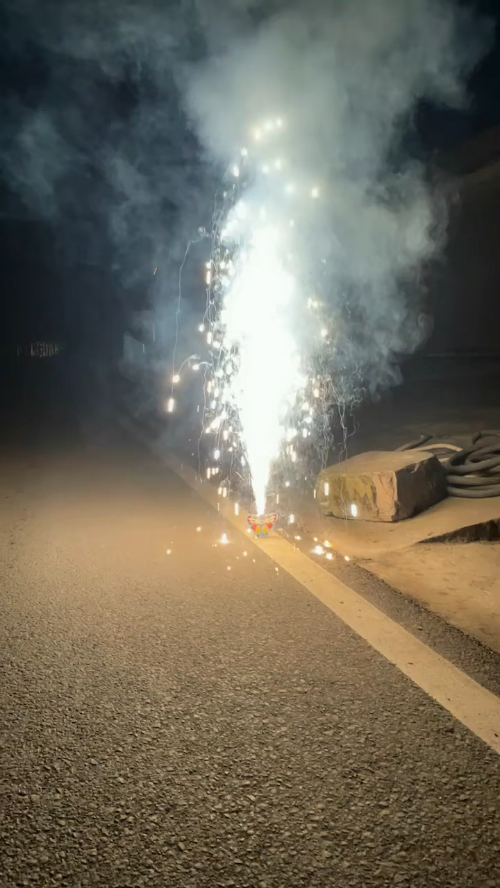 放烟火了,喜庆