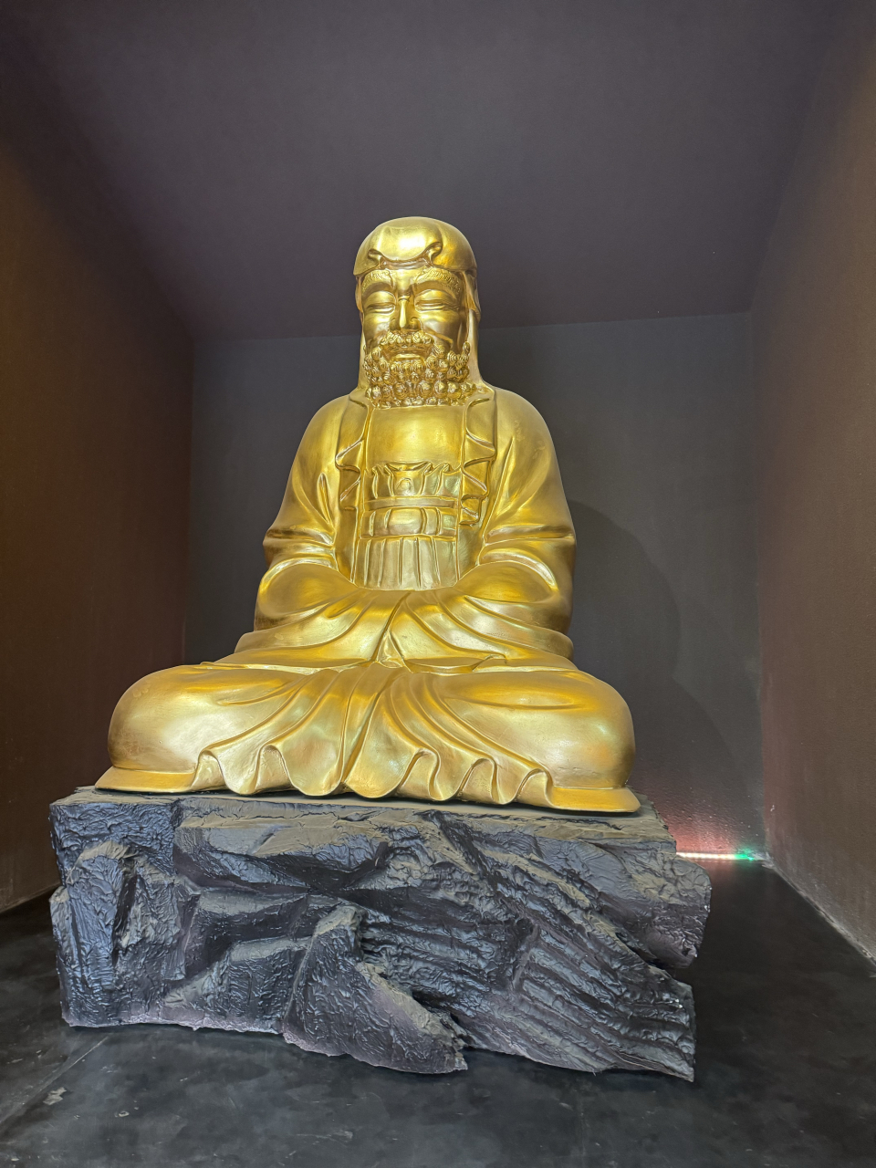 白马寺祖师殿内的佛像