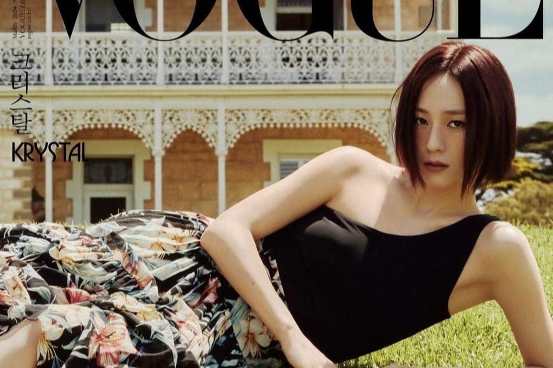 郑秀晶短发造型惊艳亮相《vogue》封面,展现复古俐落风格,粉丝狂赞其