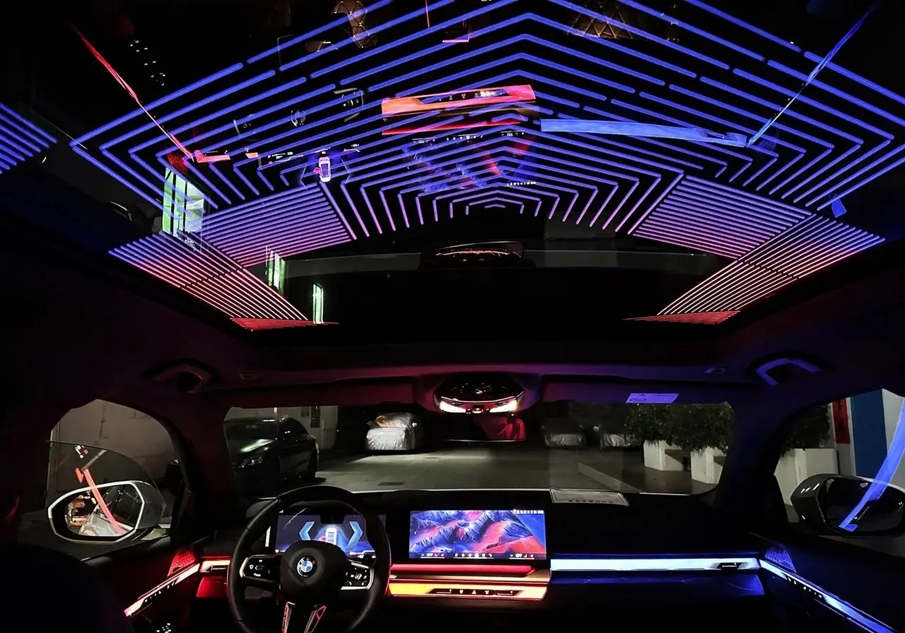 新款5系的天幕堪比大劳的星空顶强太多