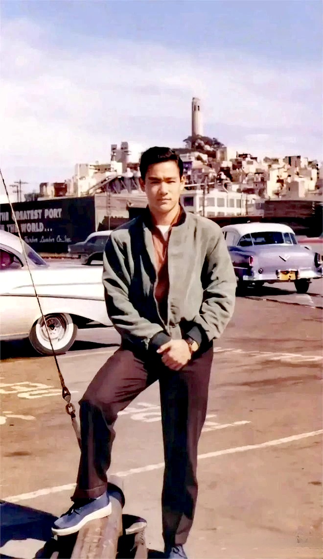 1959年,年轻的李小龙搭乘"威尔逊总统号"邮轮从香港启程,经过近二十天