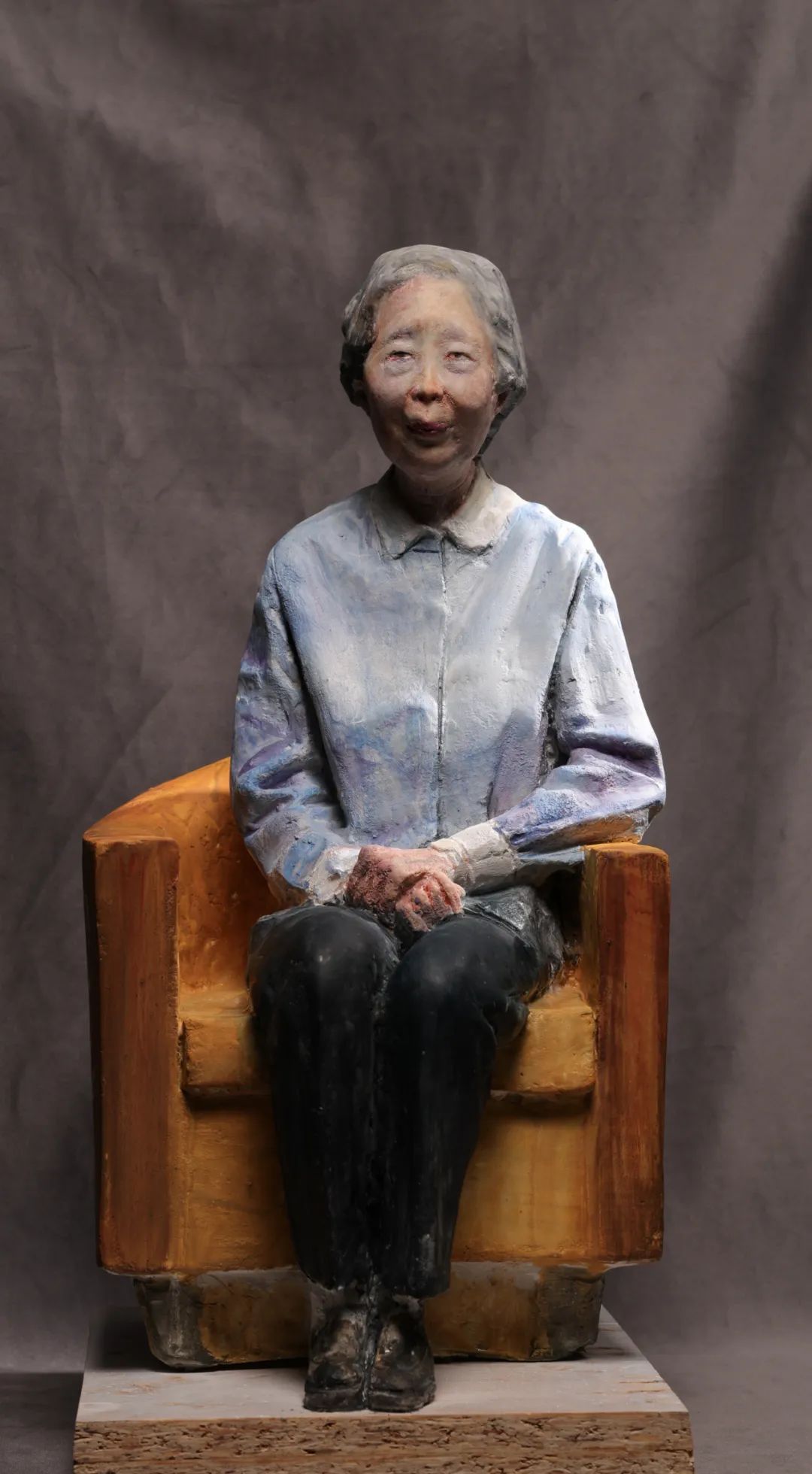 毛珠明40cm×55cm×100cm雕塑无畏前行——排爆英雄张保国刘元捷74cm