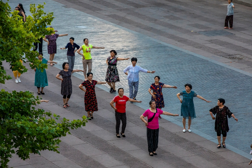 广场舞热潮背后的心理需求:探究中老年女性沉迷广场舞的原因