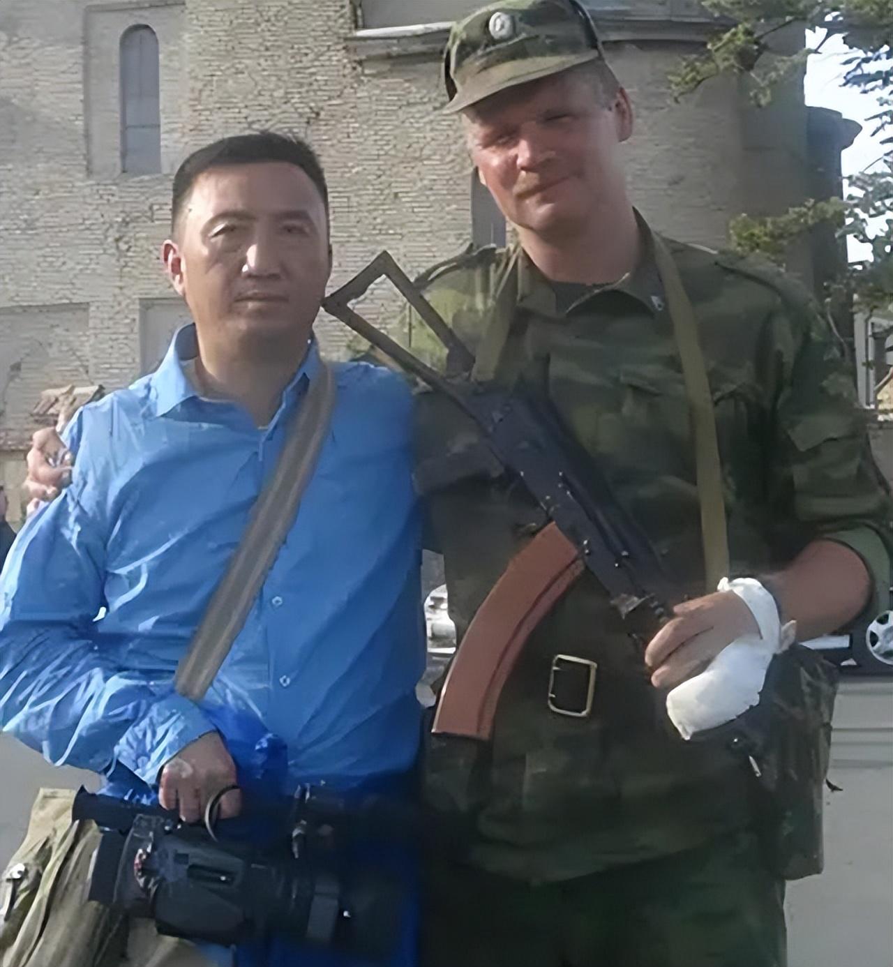 回顾战地记者卢宇光:为报恩娶俄特种兵遗孀,今儿女来中国上大学