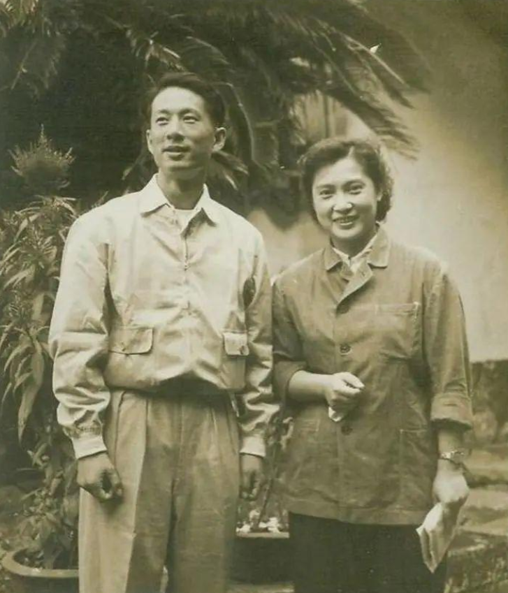 回顾高营长冯喆49岁在农场绝望自杀妻子死后不愿与他合葬