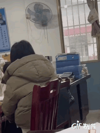 闹大了打骂学生后续官方通报女老师摊上事了央媒发声怒斥