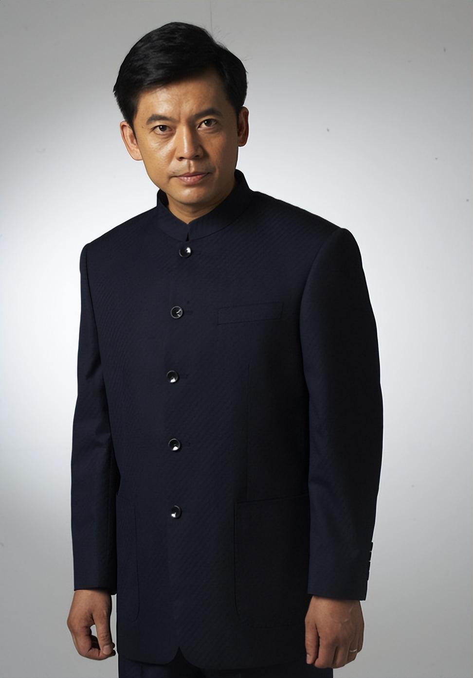 回顾何政军错过巩俐娶初恋结婚多年恩爱如初今爱情事业丰收