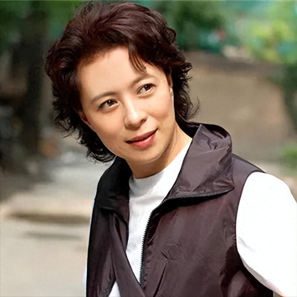 演员刘佳隐退10年将父亲骨灰放家中8年活成了贤妻良母