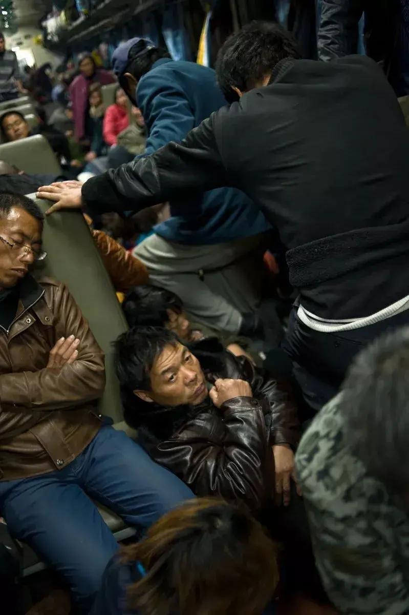 标题55岁夫妻进城打工儿子命运改变