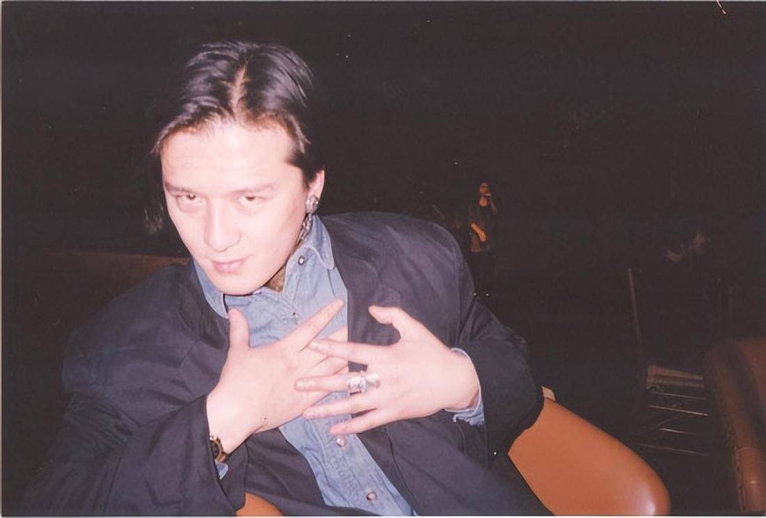 "悲情男星"贾宏声:21岁走红,43岁跳楼,两任明星女友哭断肠