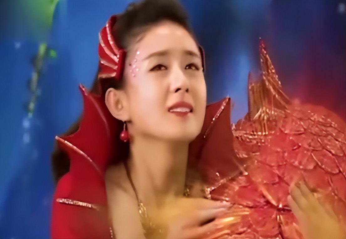 但她依旧无法抑制对张珍的爱恋,最终甘愿舍去一身龙鳞,与其长相厮守.