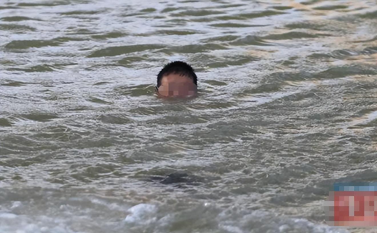 回顾老人救溺水男孩家属没感谢反索要93万直言谁让你救了