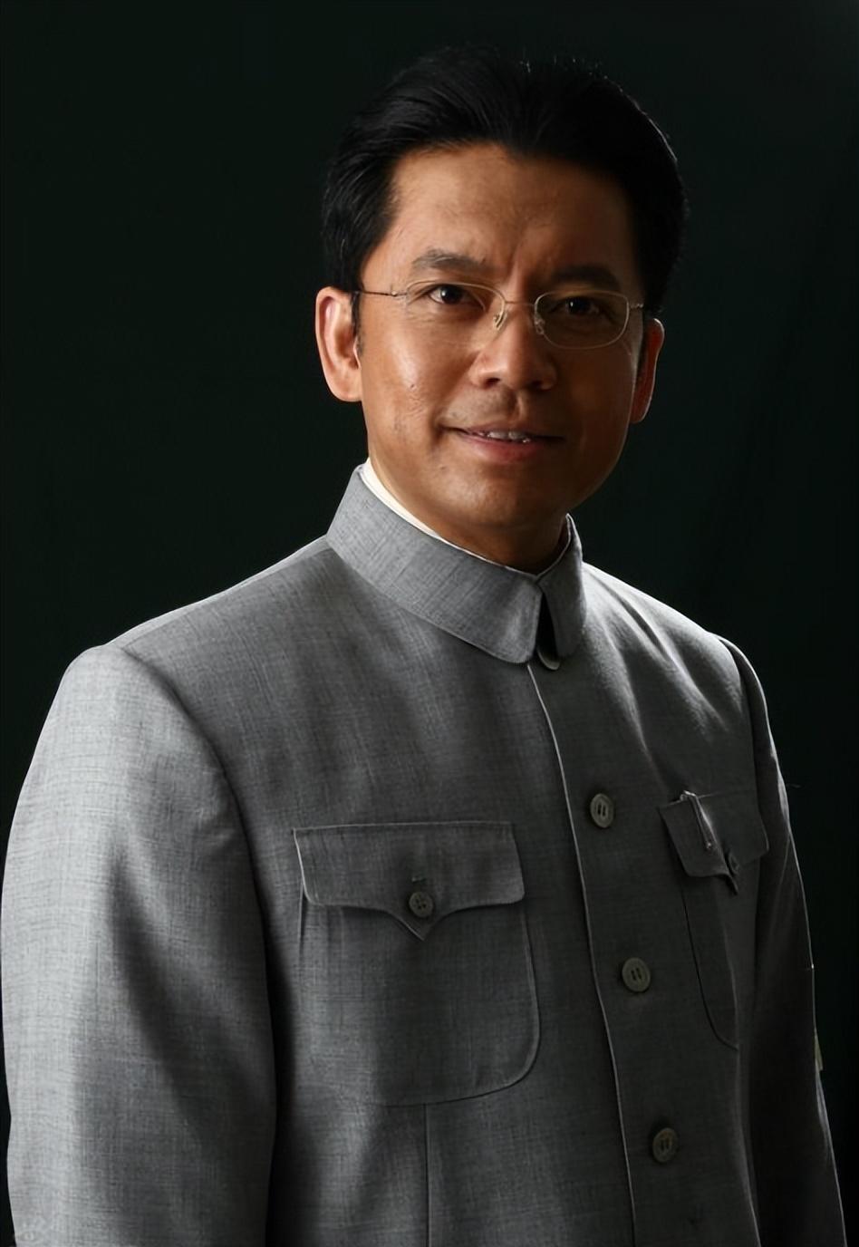 回顾何政军错过巩俐娶初恋结婚多年恩爱如初今爱情事业丰收