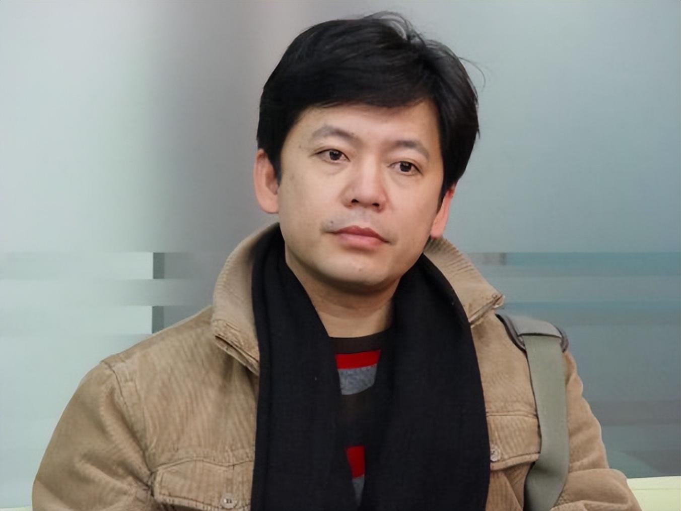 回顾何政军错过巩俐娶初恋结婚多年恩爱如初今爱情事业丰收