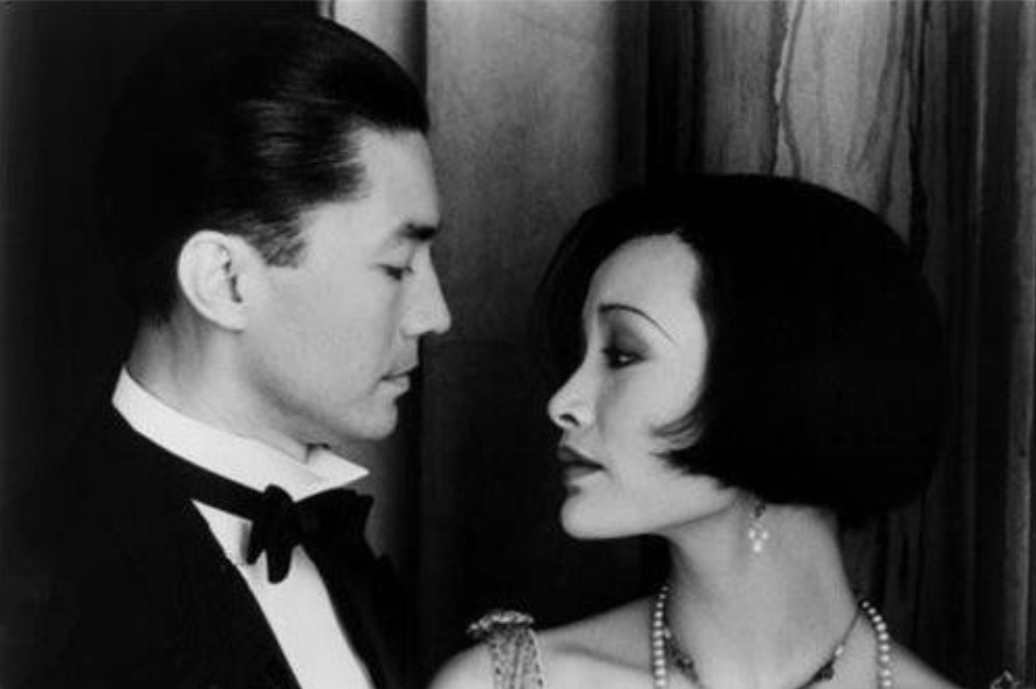 回顾当时代抛弃一代男神尊龙时连声招呼都不会打