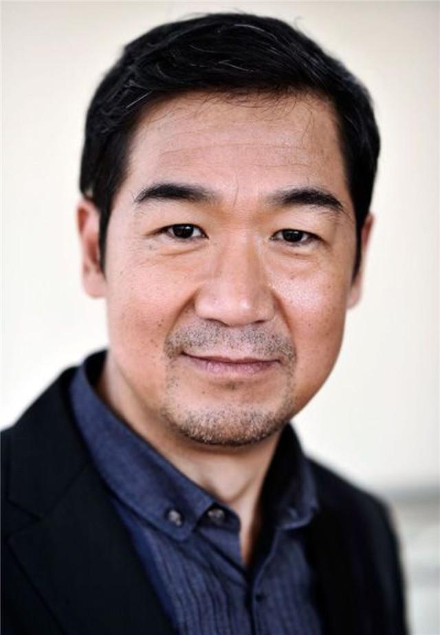 回顾,张国立与尸体独处多天后,头发一夜掉光,险丧命