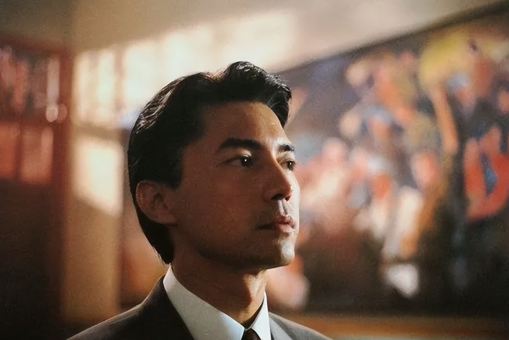 回顾当时代抛弃一代男神尊龙时连声招呼都不会打