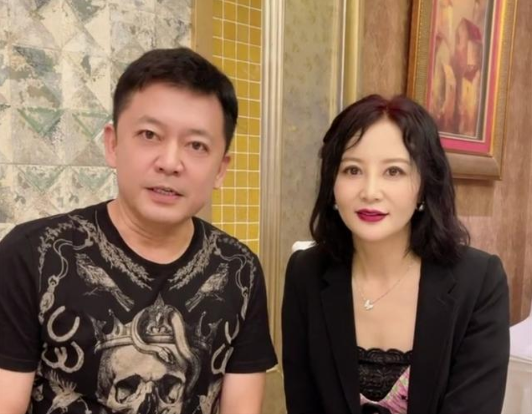 回顾赵政委何政军娶小6岁初恋恩爱30年无绯闻59岁生活简朴