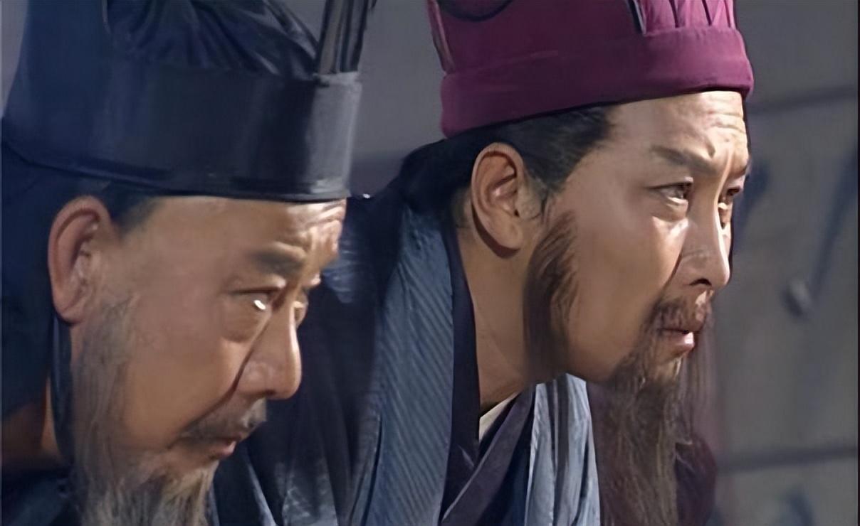 刘备白帝城托孤,安排李严给诸葛亮当副手,背后的真实用意是啥?