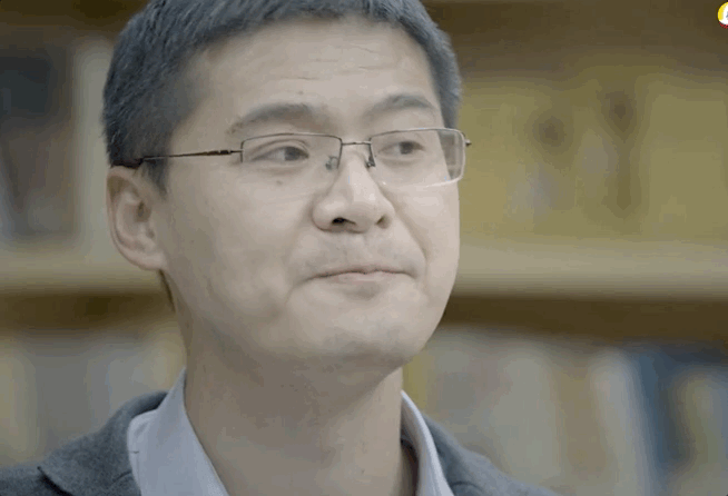 董宇辉终于活成了第二个罗翔
