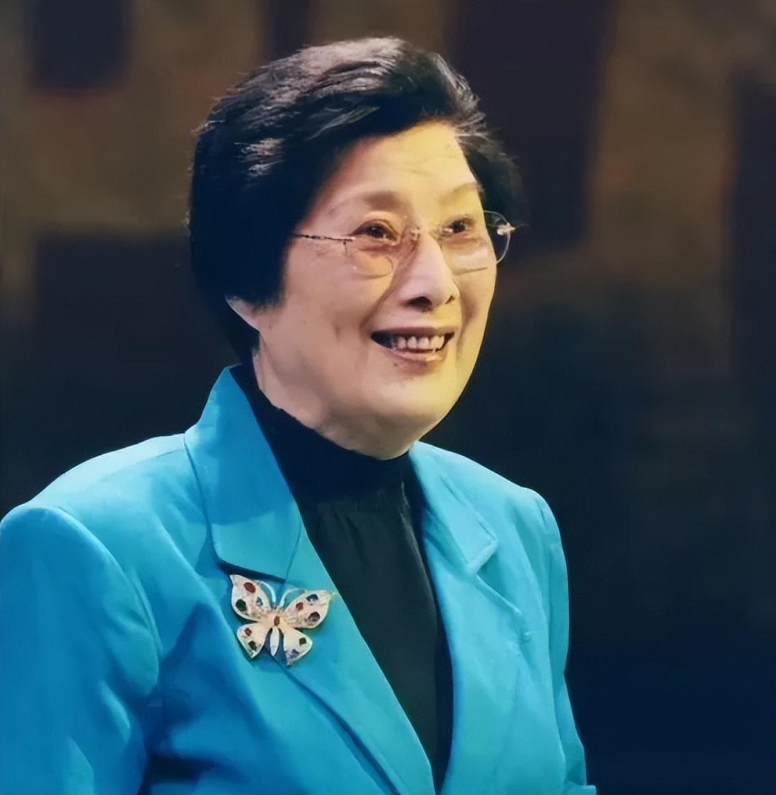 离婚25年后越剧仙子何英无儿无女仍是单身今62岁与猫为伴