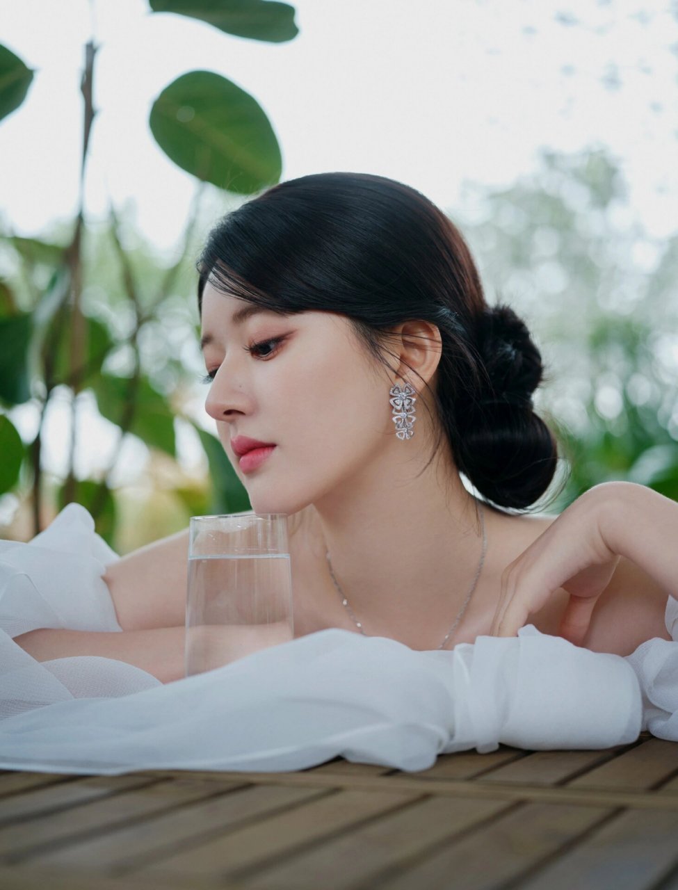 赵露思再穿纯美全白婚纱礼服  我在一场活动上再次看到了赵露思身穿