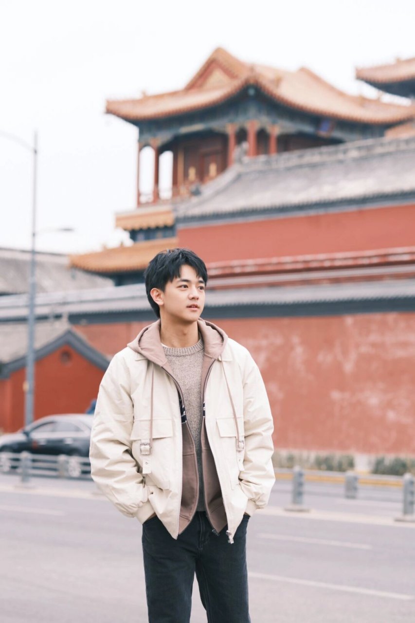 男明星冬季穿搭  家人们🥳,冬天天气寒冷,男明星们的冬季穿搭也成了