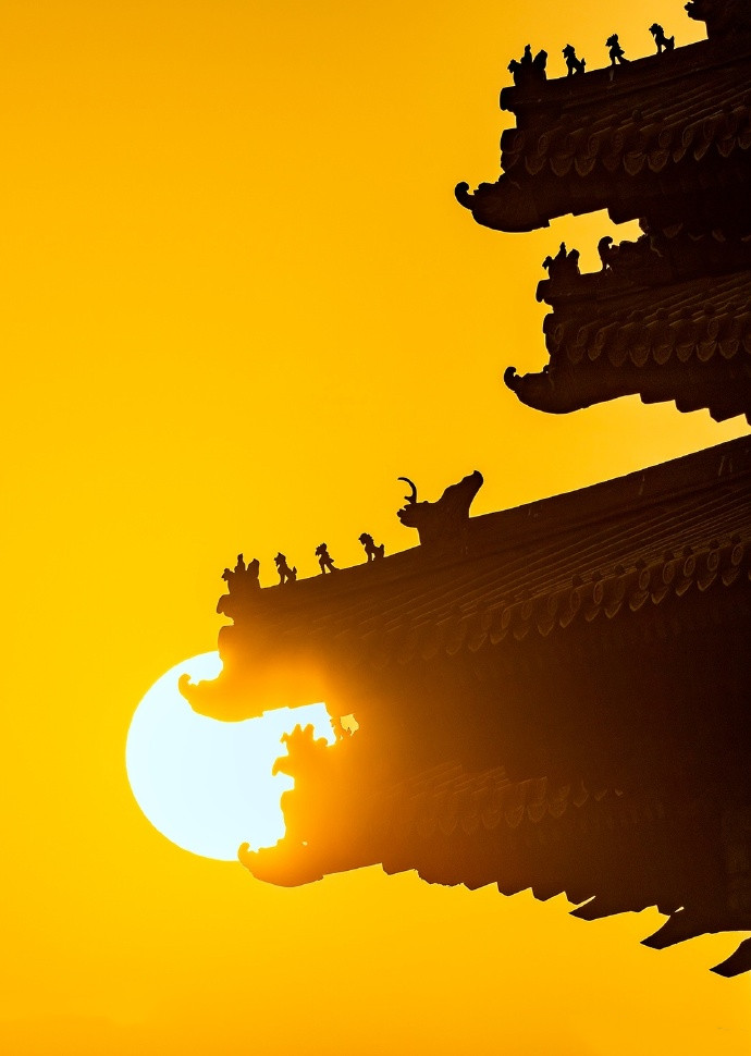 在古都北京的早晨,当晨光刚刚洒满大地,角楼便成了一道独特的风景线