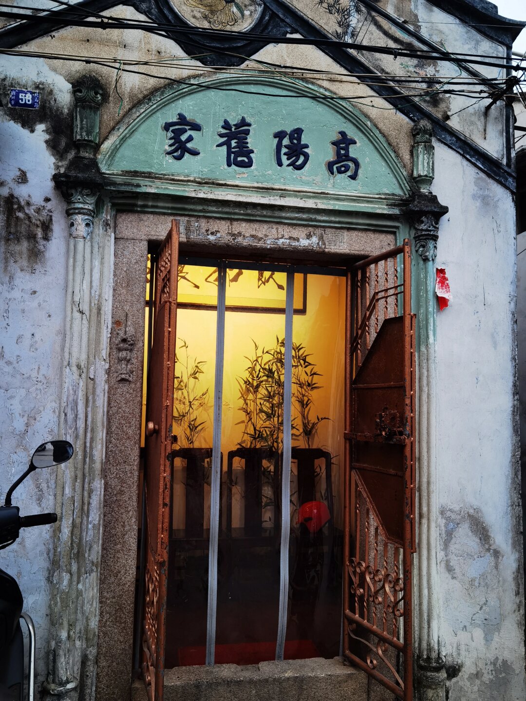 在潮州的古城里,窄窄的巷