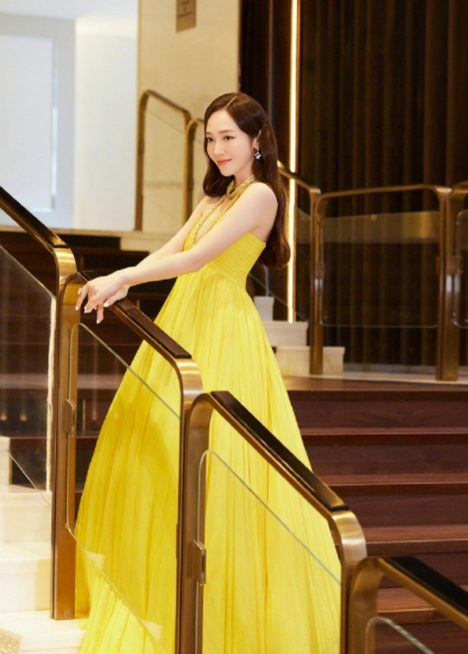 郑秀妍的礼服照,真的很闪~!