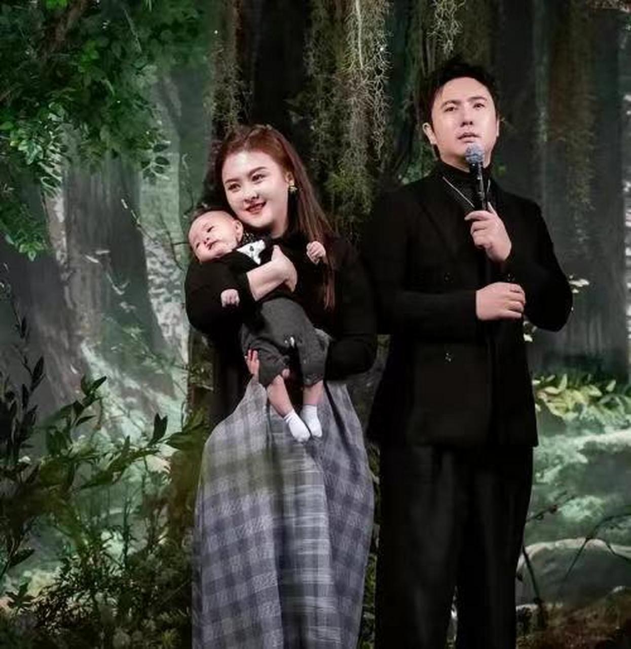 王琦看不惯他颓废状态,决定提出分手,令沈腾心如刀绞.