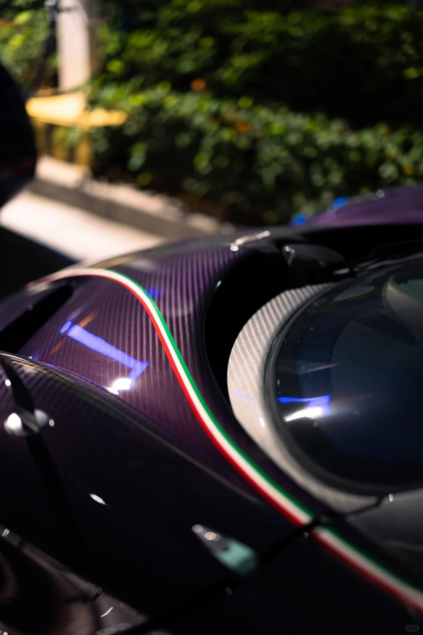 97帕加尼huayra 睚眦97 帕加尼huayra睚眦的外观设计实在是太酷了
