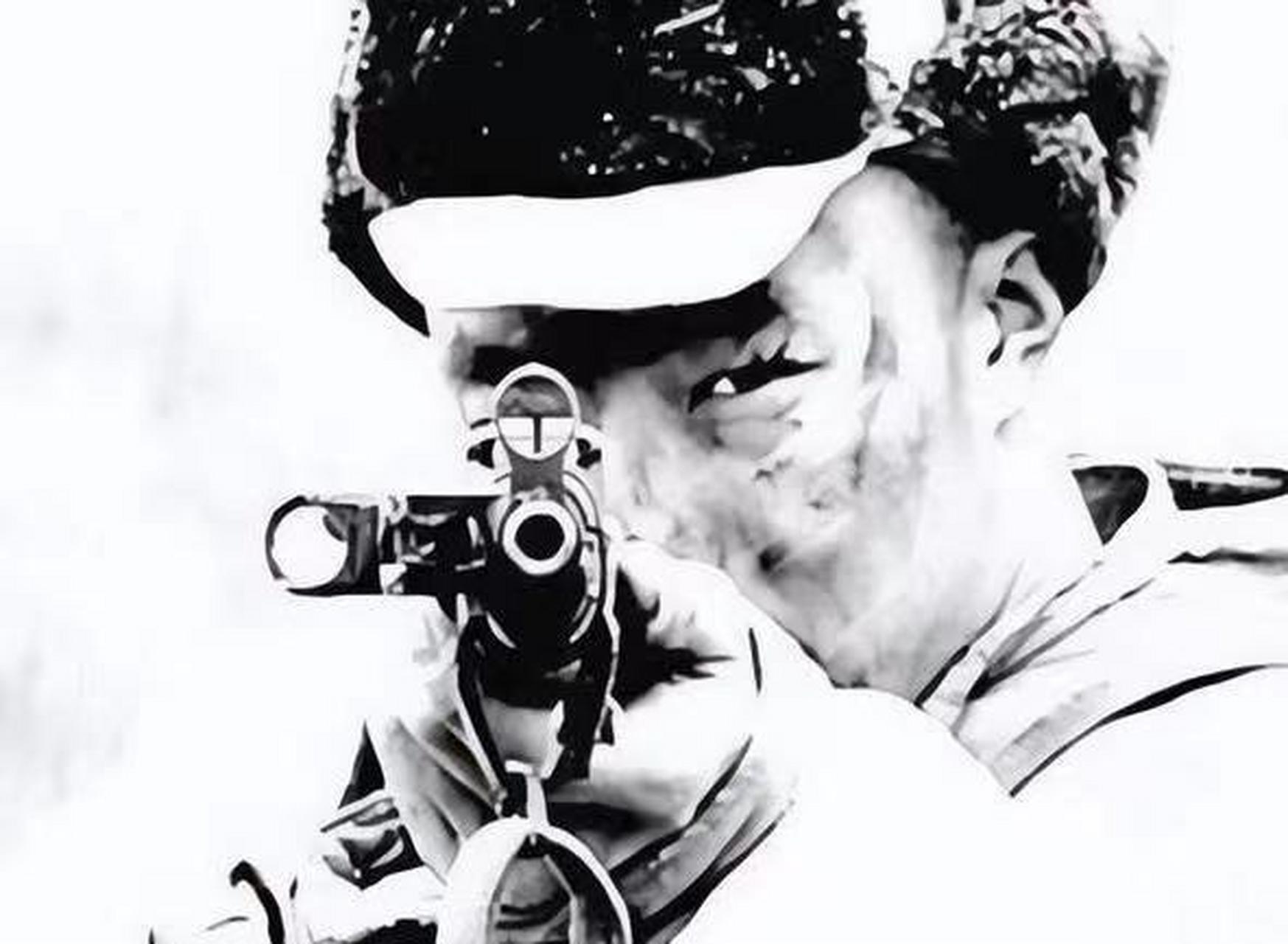 于是吴剑让警卫员老彭隐藏在水沟里,并看好汉奸