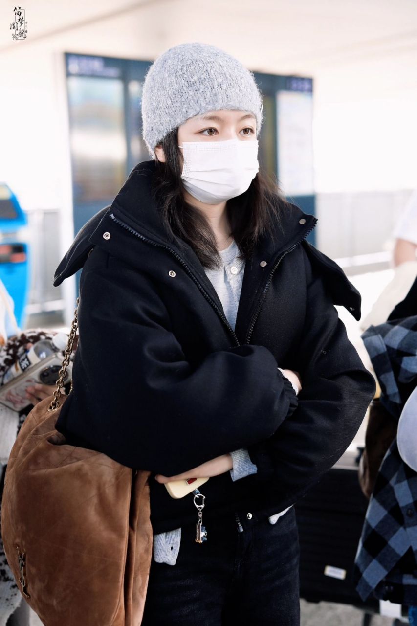 李兰迪风尘仆仆北京启程,今日已帅气空降宁波  亲爱的粉丝朋友们,今天