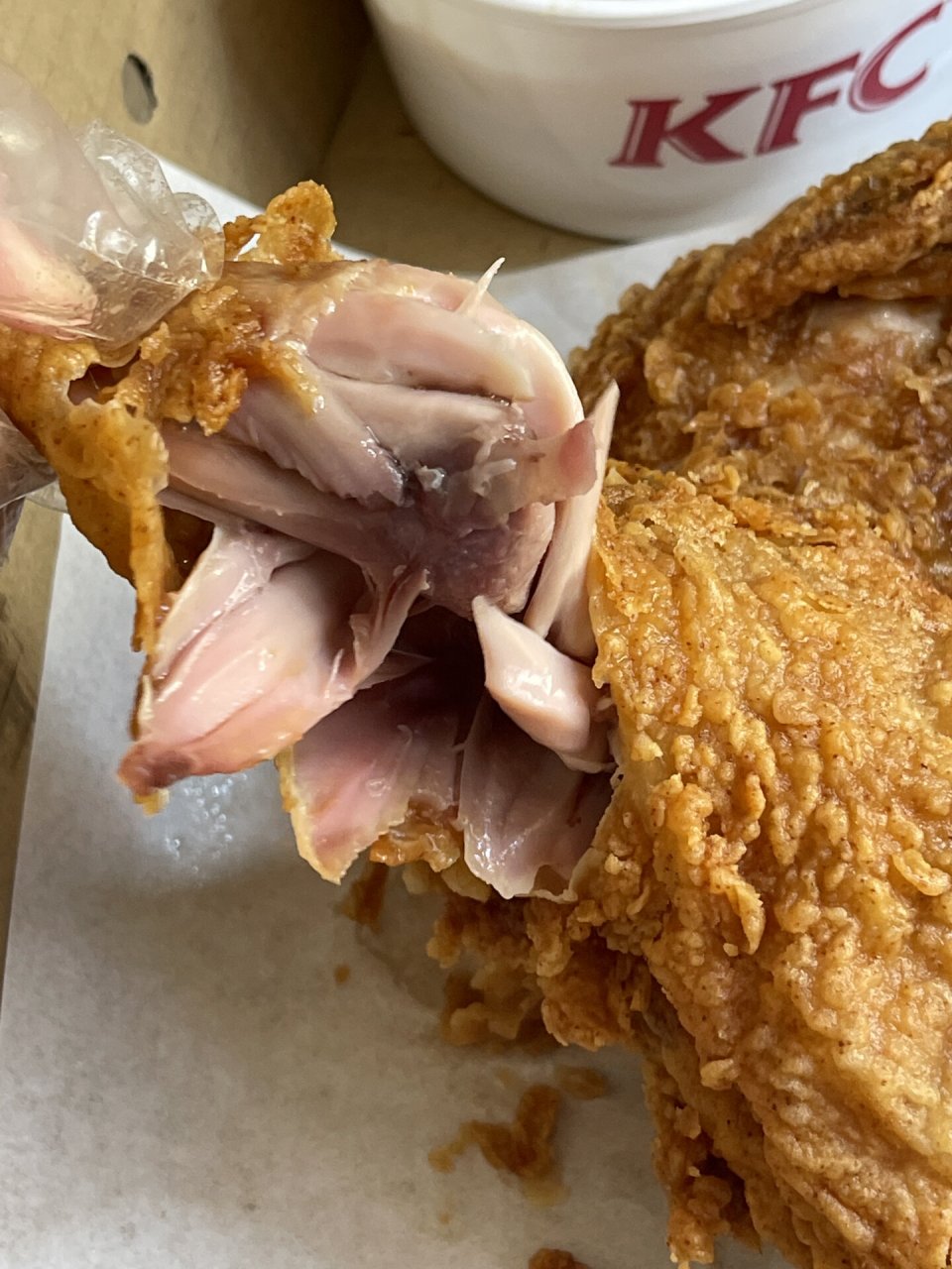 kfc炸全鸡还真的很juicy 听说只有指定地区才有哦 而且需要提前预定