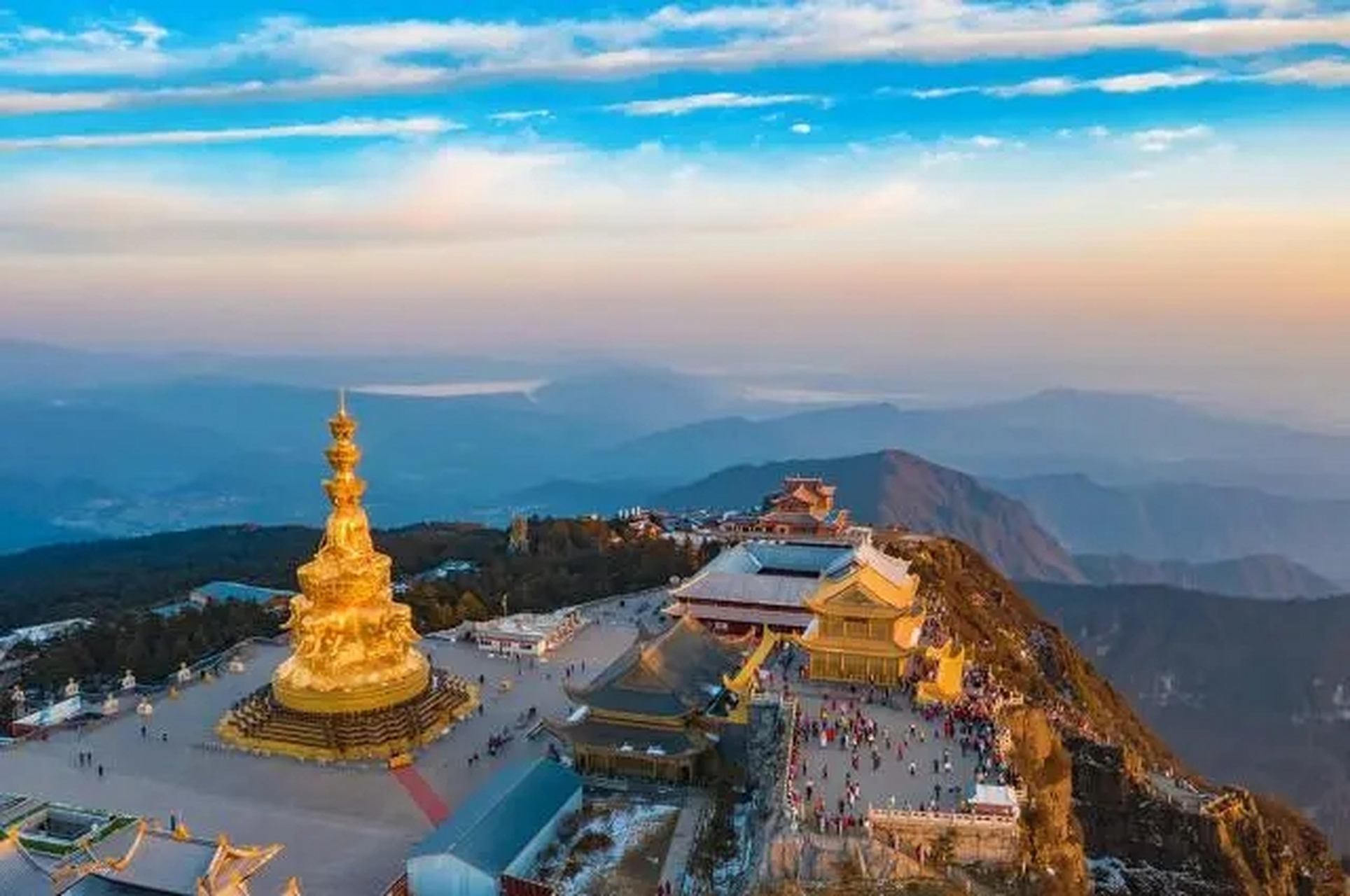 峨眉山风景区,位于中国四川省峨眉山市,是蜚声中外的旅游胜地和佛教